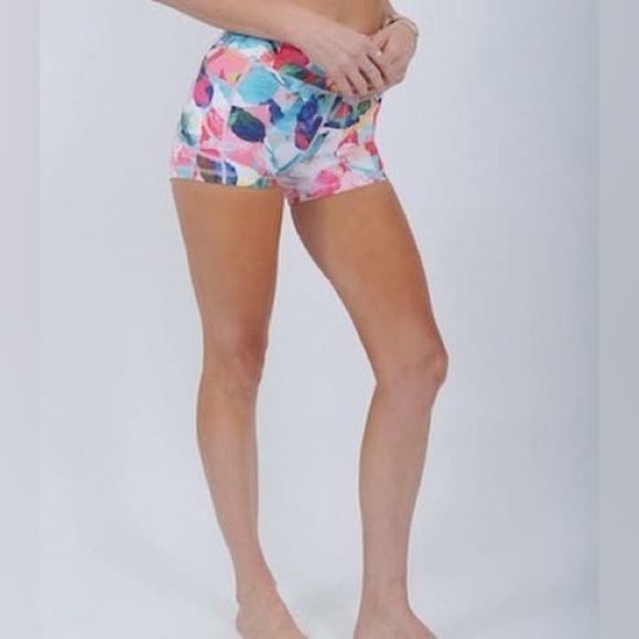 ZYIA floral hustle shorts Size XS - Picture 4 of 5